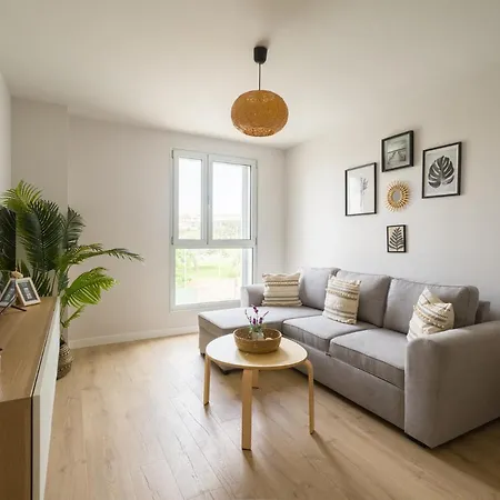 Sofia Navarro Bello, 1 P2 E Apartment *