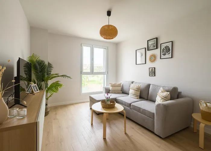 Sofia Navarro Bello, 1 P2 E アパート *