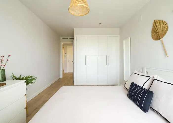 Sofia Navarro Bello, 1 P2 E アパート *